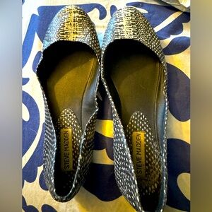 Steve Madden black and white “snakeskin” print flats 7.5